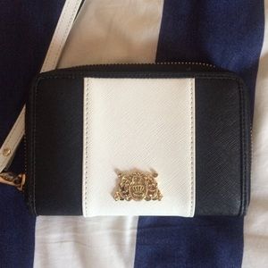 juicy couture wristlet