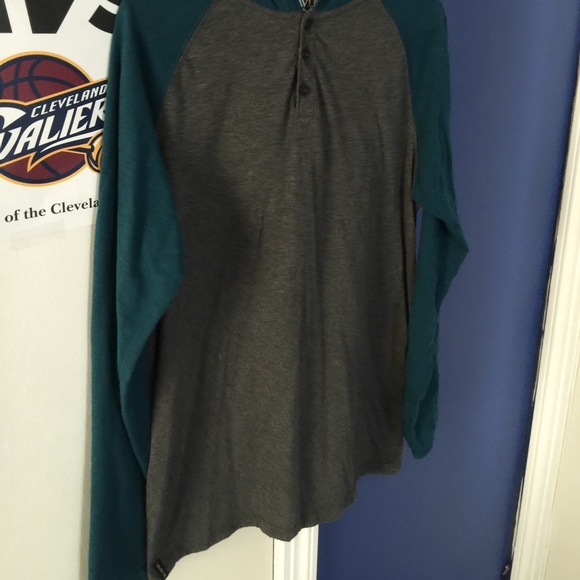 Dravus long sleeve hooded fitted top - Picture 2 of 3