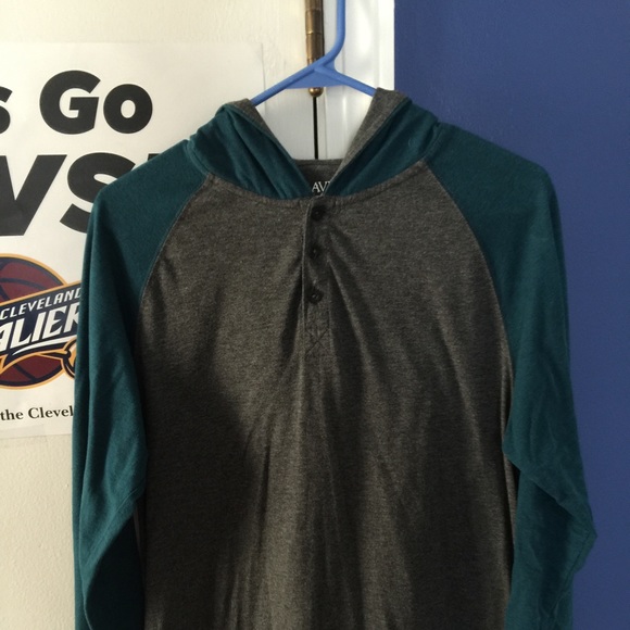 Dravus long sleeve hooded fitted top - Picture 3 of 3