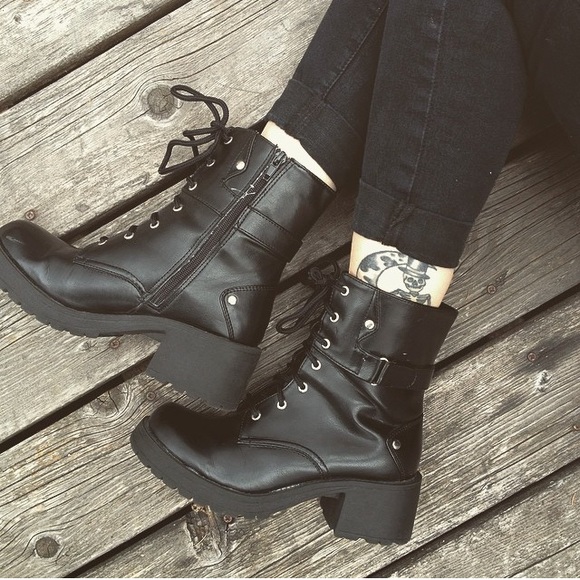 no boundaries combat boots