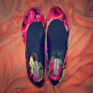 Steve Madden Floral Amoree Flats 🌸🌺🍃