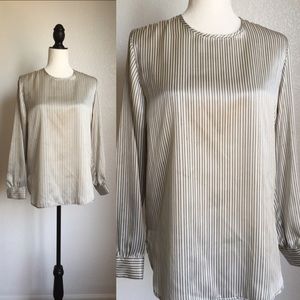 🎉😊 Boutique gray and white stripped blouse!