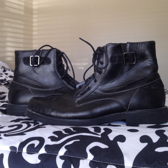 Steve Madden black boots