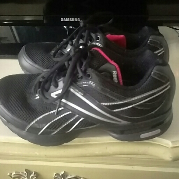 SOLD Reebok Easy Tones. - Picture 4 of 4