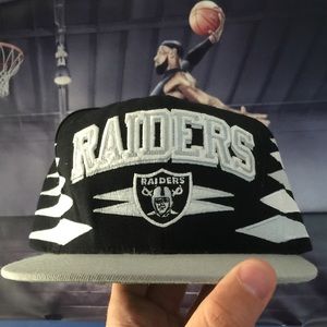 Oakland Raiders SnapBack - Mitchell & Neas
