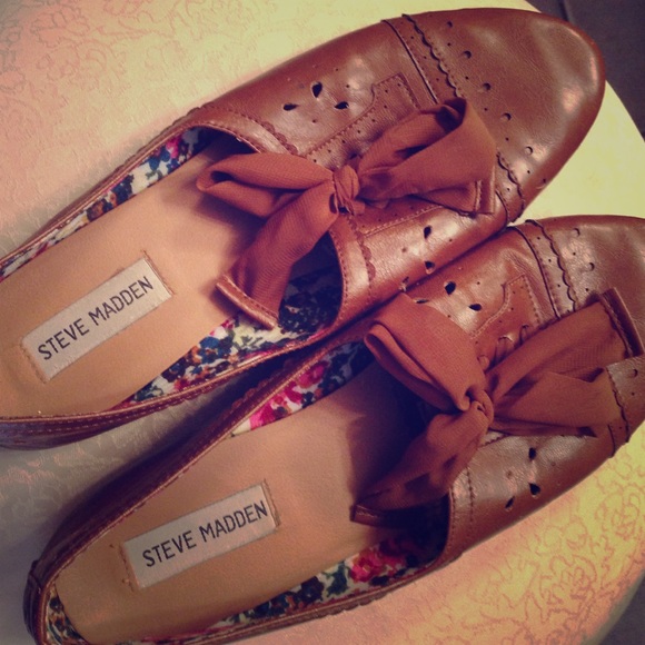 Brown Steve  Madden Oxfords with lace