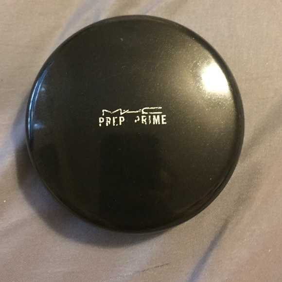 Prep+Prime transparent finishing pressed powder