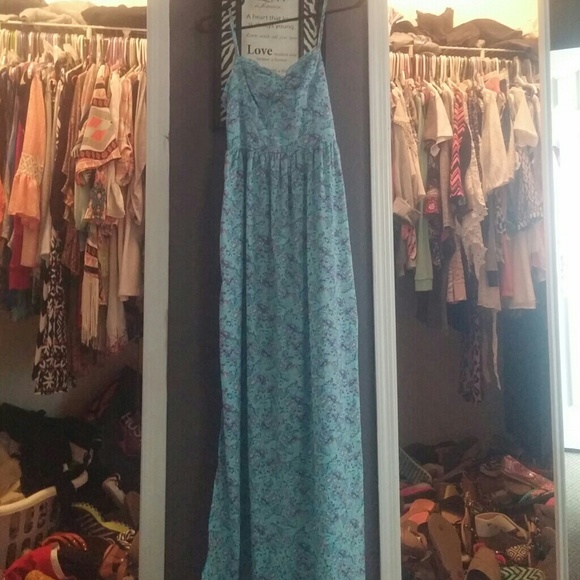 Maxi dress with ties on the back