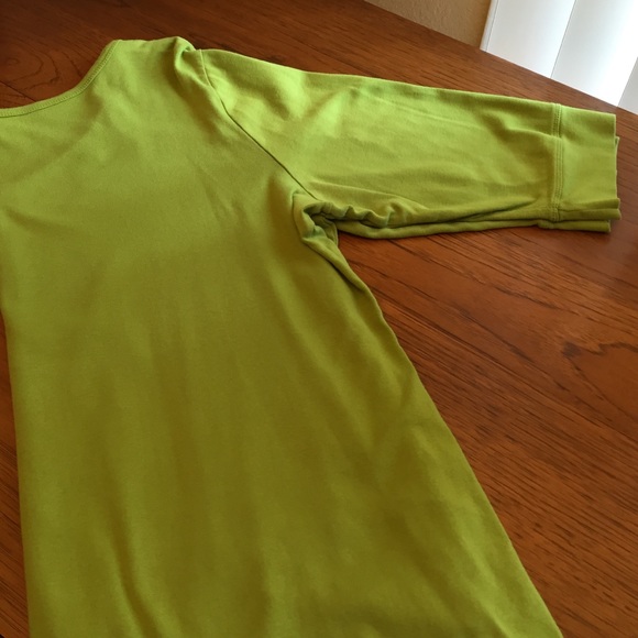 V NECK GREEN TEE - Picture 3 of 4