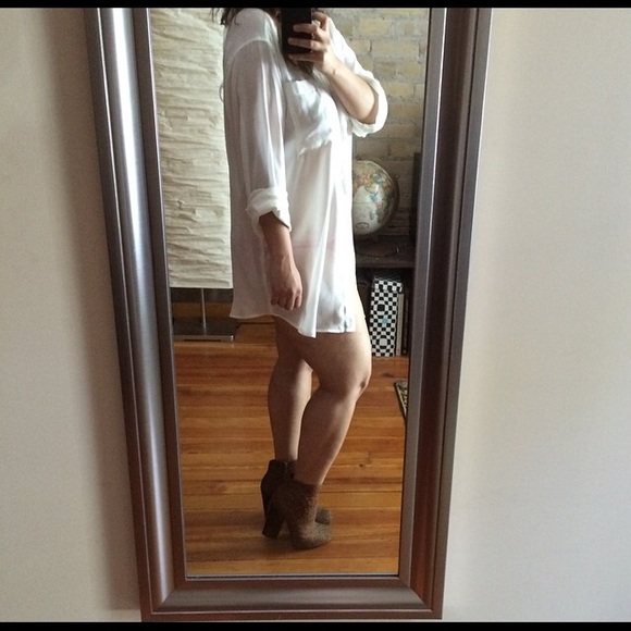 🔶🔷SOLD🔶🔷American Apparel Chiffon Button-Up.NWT