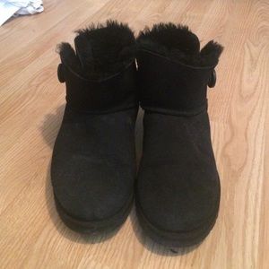 Black Short Uggs.