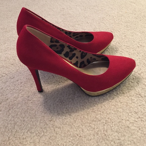 Red high heel shoes - Picture 2 of 4