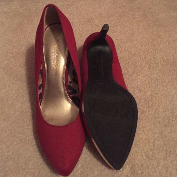 Red high heel shoes - Picture 4 of 4