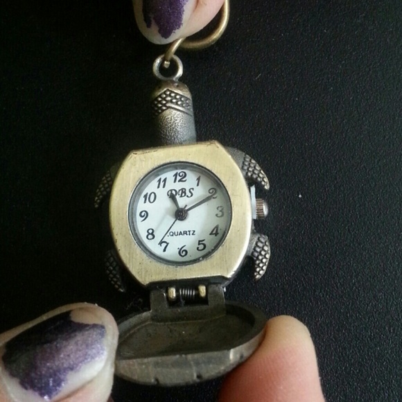 Turtle timepiece/keychain - Picture 2 of 3