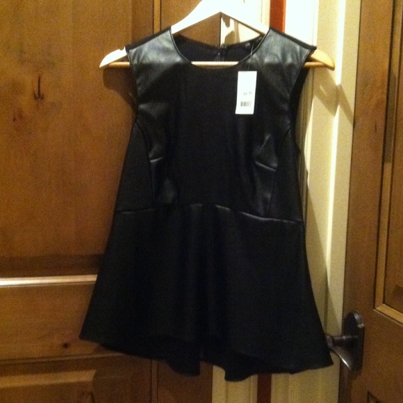 *HP 2x"  Banana Republic faux leather peplum top - Picture 4 of 4