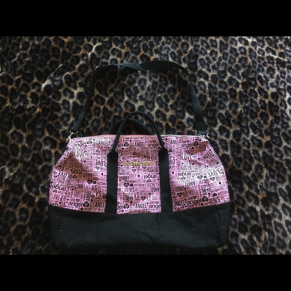 Large VS duffel SALE! Get it for $15 TODAY only!