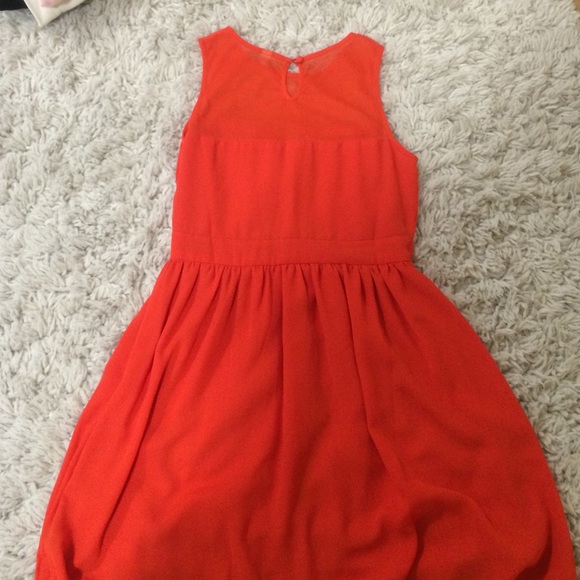 Red dress! - Picture 4 of 4