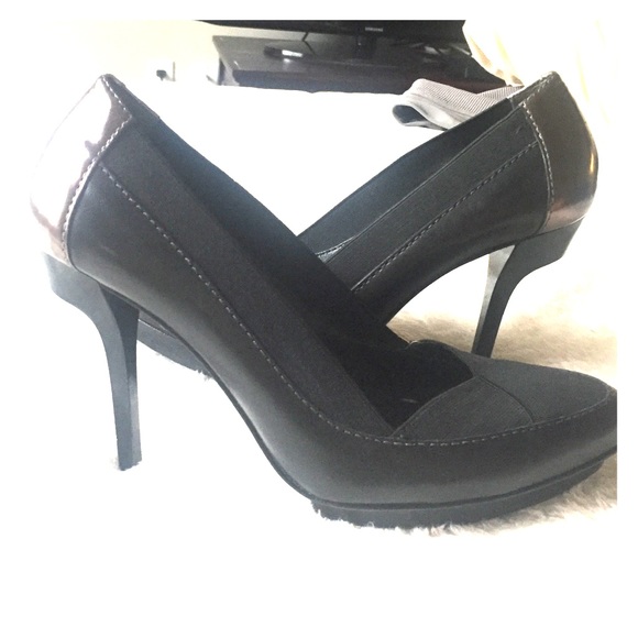Super sexy black BCBGMAXAZRIA pumps