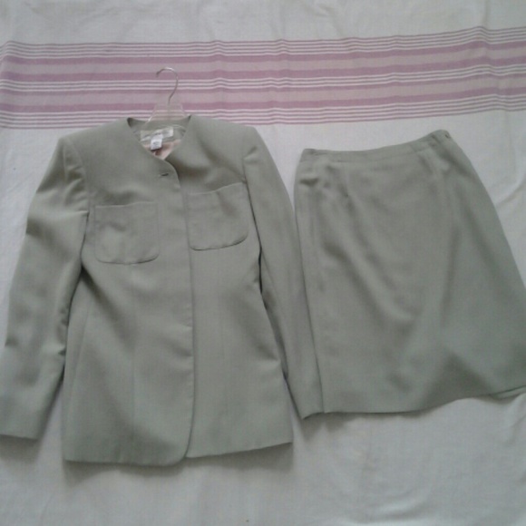 Jones New York ladies suit