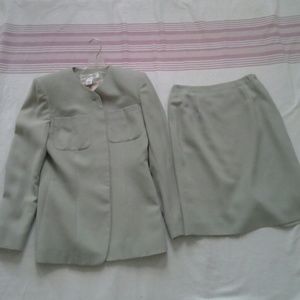 Jones New York ladies suit