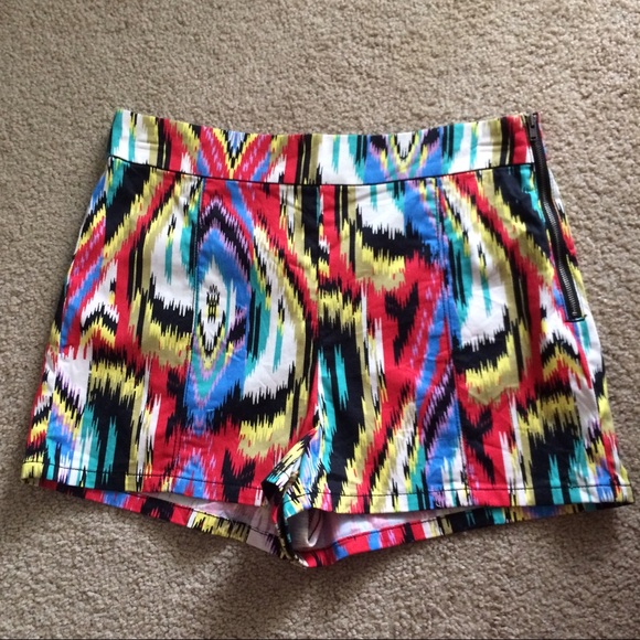 Silence + Noise High Waisted Aztec Print Shorts - Picture 2 of 4