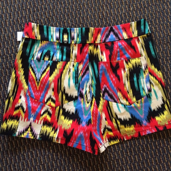 Silence + Noise High Waisted Aztec Print Shorts - Picture 3 of 4