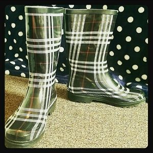 Plaid rain boots