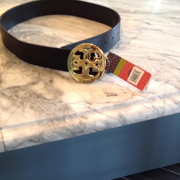 Tory Burch black xxs belt.