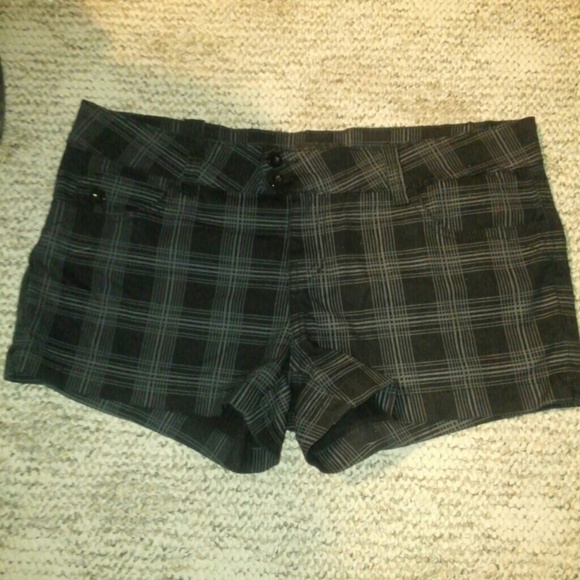 YMI shorts plaid size 13/14 in EUC