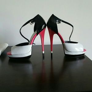 Shoedazzle tricolor heels