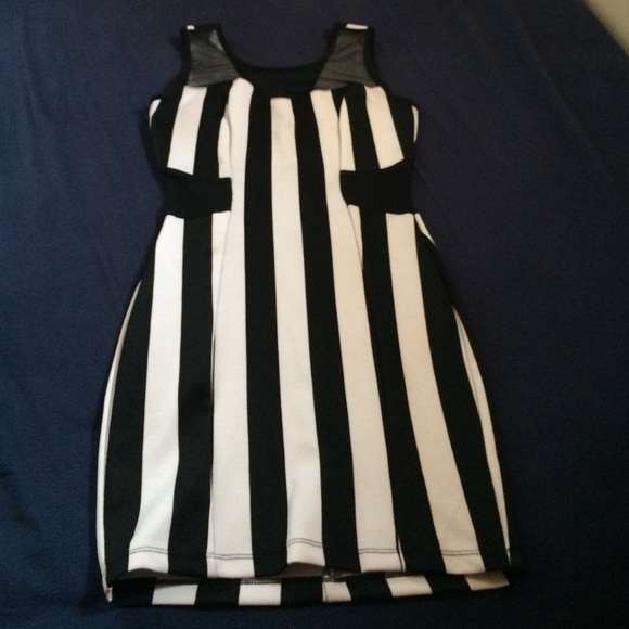 Black and white striped dress👗