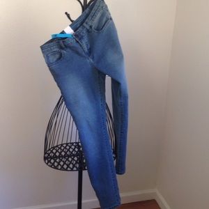 Hurley skinny jeans. Size 28. NWT.