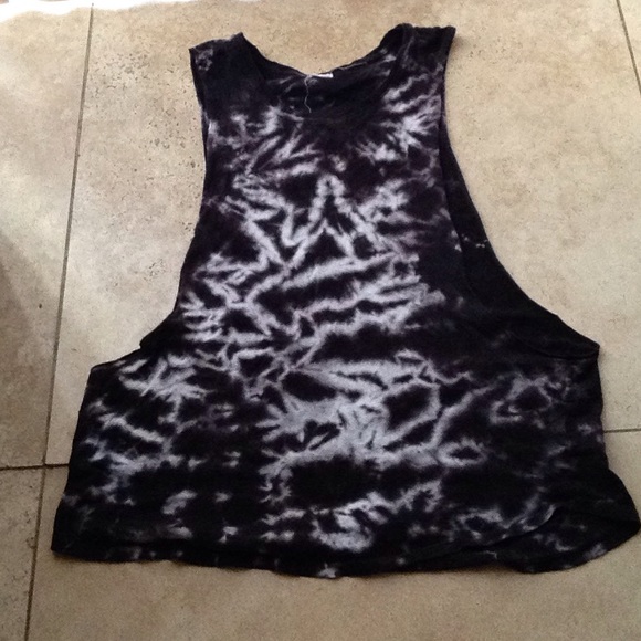 Black and white tie dye muscle tee