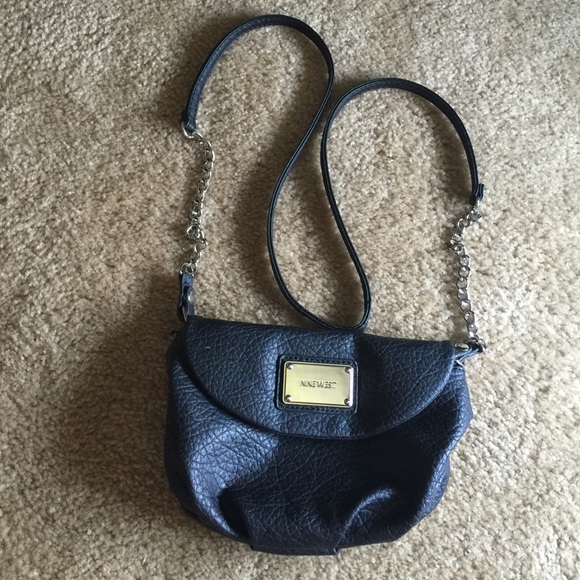 Nine West Handbags - Nine West crossboddy black Small ☺️ good condition