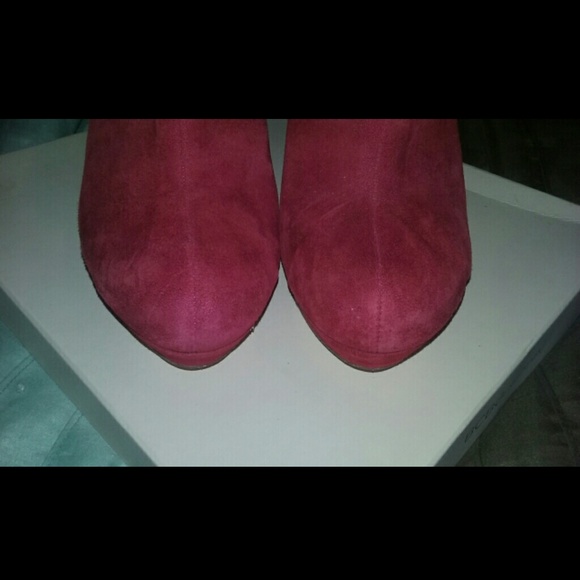 Shoes - Picture 2 of 3