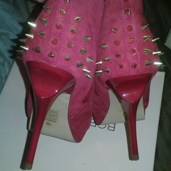 Shoes - Picture 3 of 3