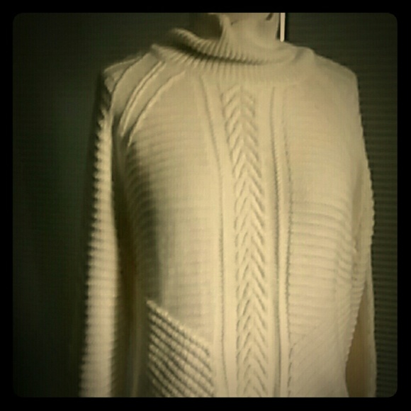 NWOT Turtleneck knot sweater