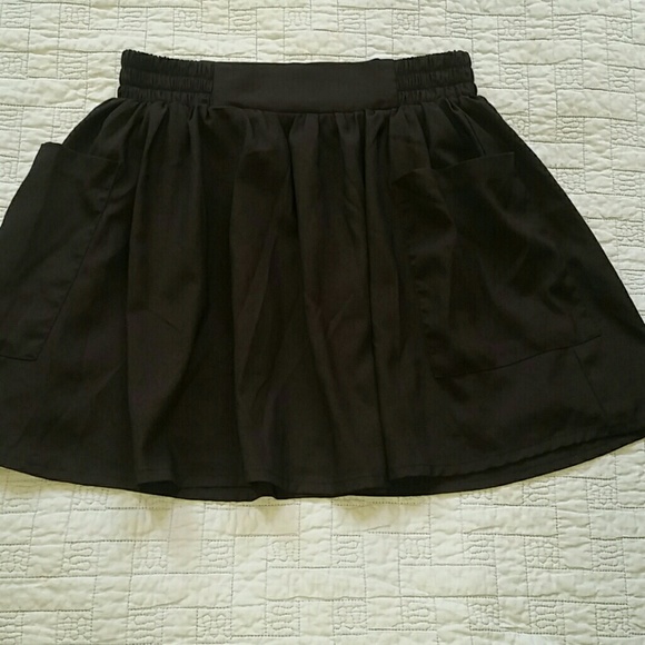 Black skirt with 2 pockets