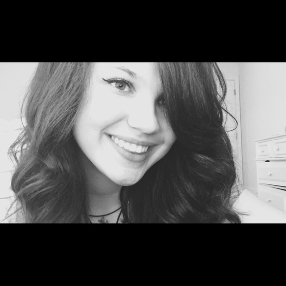 MEET YOUR SELLER!! 🌿☕️🎧 - Picture 3 of 4