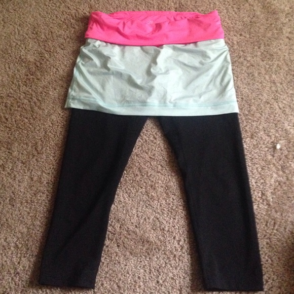 Athletic leggings with skirt