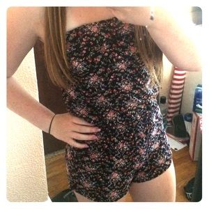 Cute strapless summer romper! Great condition!