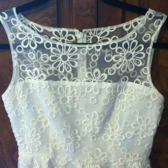 White, floral patterned, sheer top dress. - Picture 2 of 4