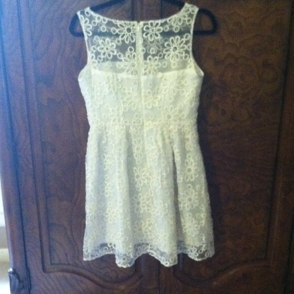 White, floral patterned, sheer top dress. - Picture 3 of 4
