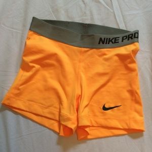 NWOT nike pro shorts size small