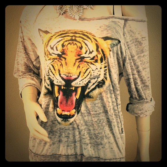 Freeze Tops - 🎉HOST PICK🎉🐯burn out tiger sweat shirt🐯
