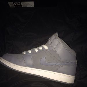 Air Jordan 1 mid (gs) grey