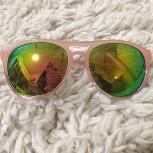 Sunglasses w/ colored lens
