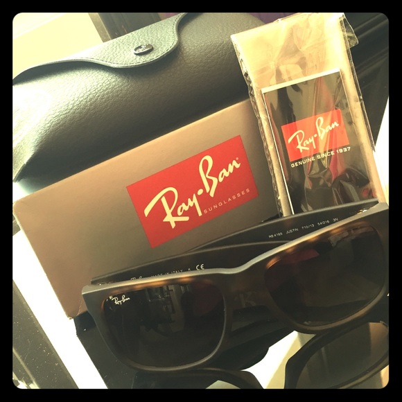 New Ray-Ban Wayfarer Sunglasses