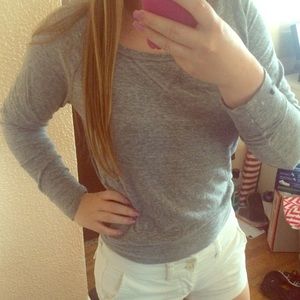 Gray crew neck Hollister shirt!