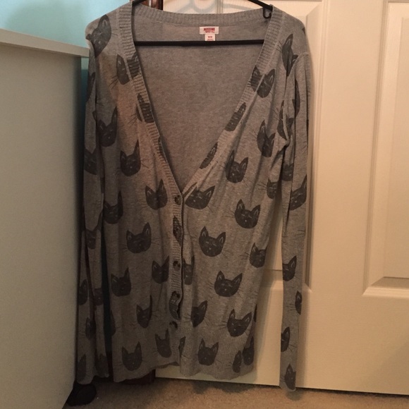 Gray cat print sweater